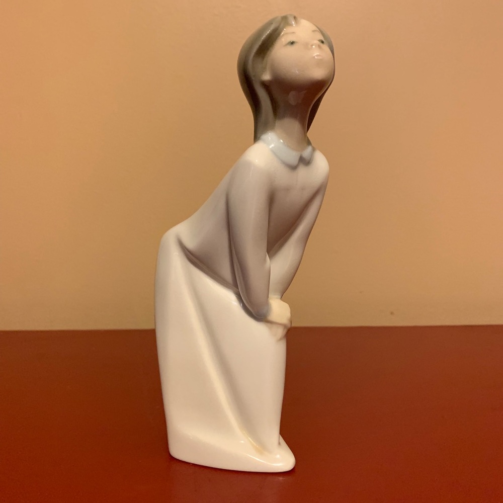 Lladro Kissing Girl